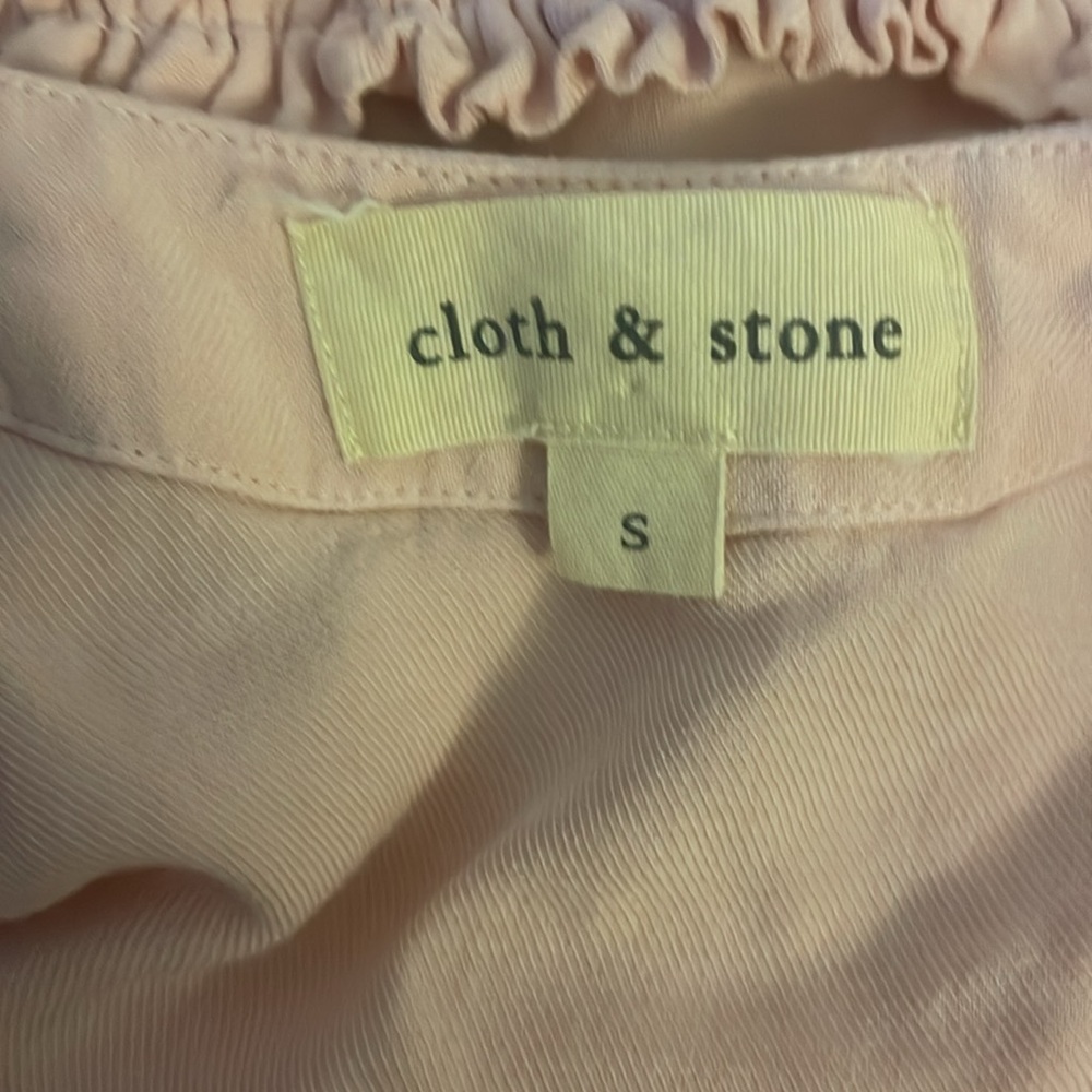 🌟2/$18 SALE Cloth & Stone Blush/Light pink Ruffle Hem Blouse with Open Back - Picture 5 of 8